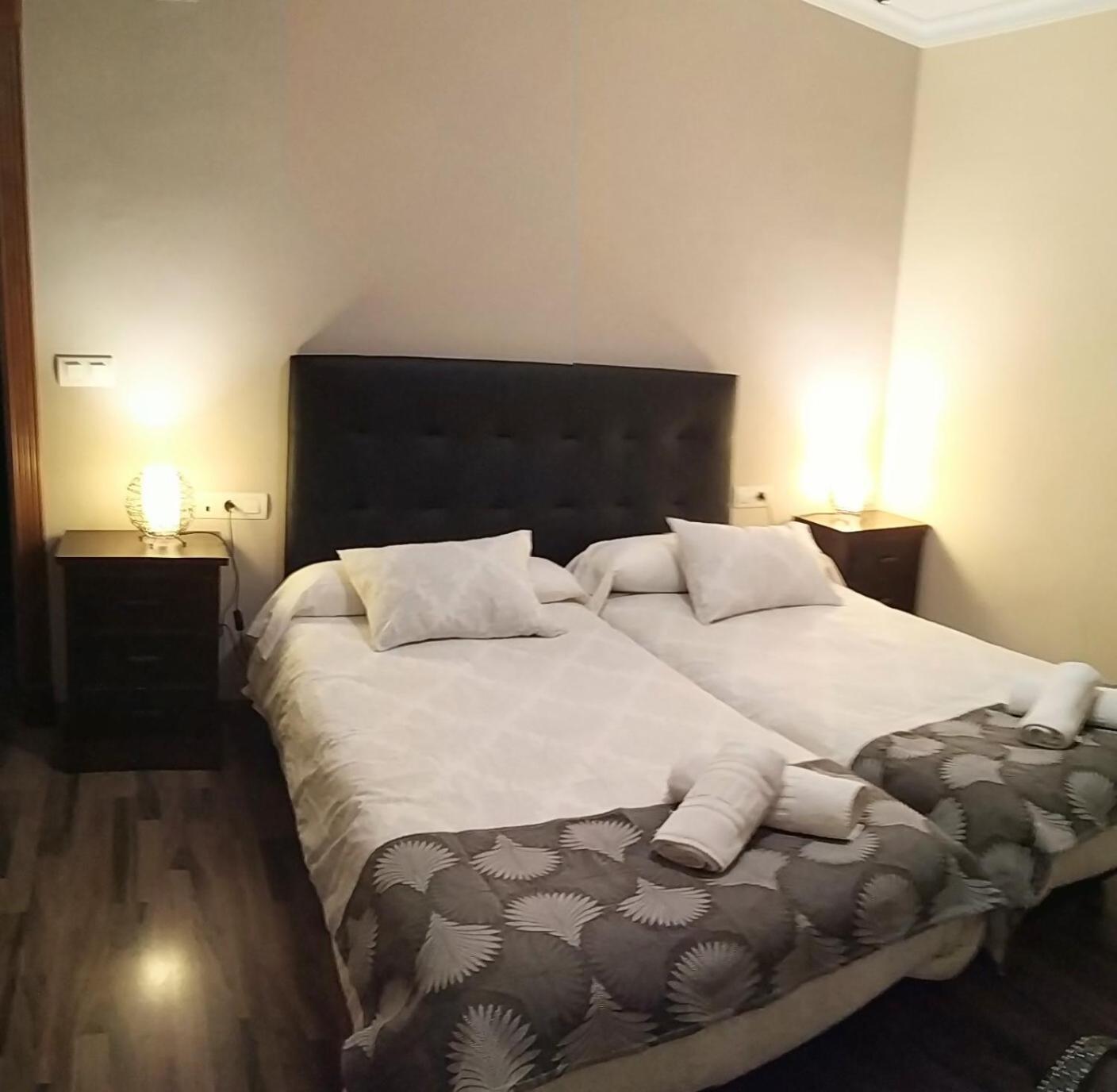 A 15 Minutos Granada Piscina Jacuzzi Barbacoa Billar Futbolín 3 Casas *